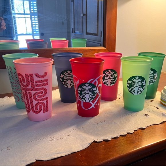 Starbucks collection of 7 cups with lids. - Picture 2 of 3